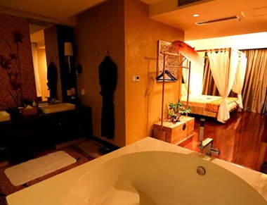 青岛黄岛区养生会所的黄昏恋：当爱情遇上八十岁